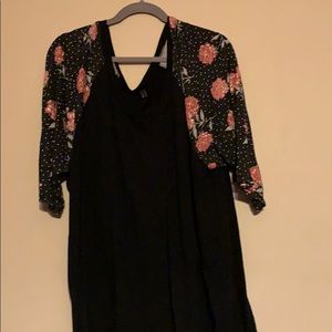 3/4 sleeve black and floral blouse. Torrid 5X.
